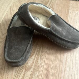 Men’s UGG slippers